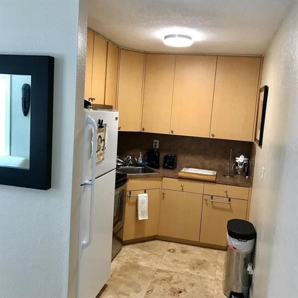 Building Photo - 1047 NE 37th St