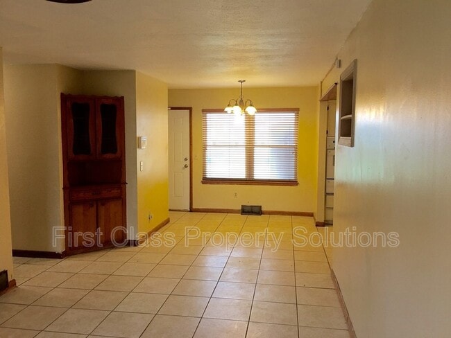 Building Photo - 2732 SW 61st St