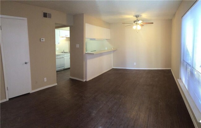 Building Photo - Redwood North — Your Midtown Hideout Near(...