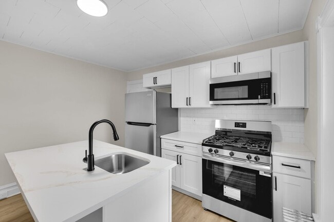 Building Photo - 109 N Sixth St