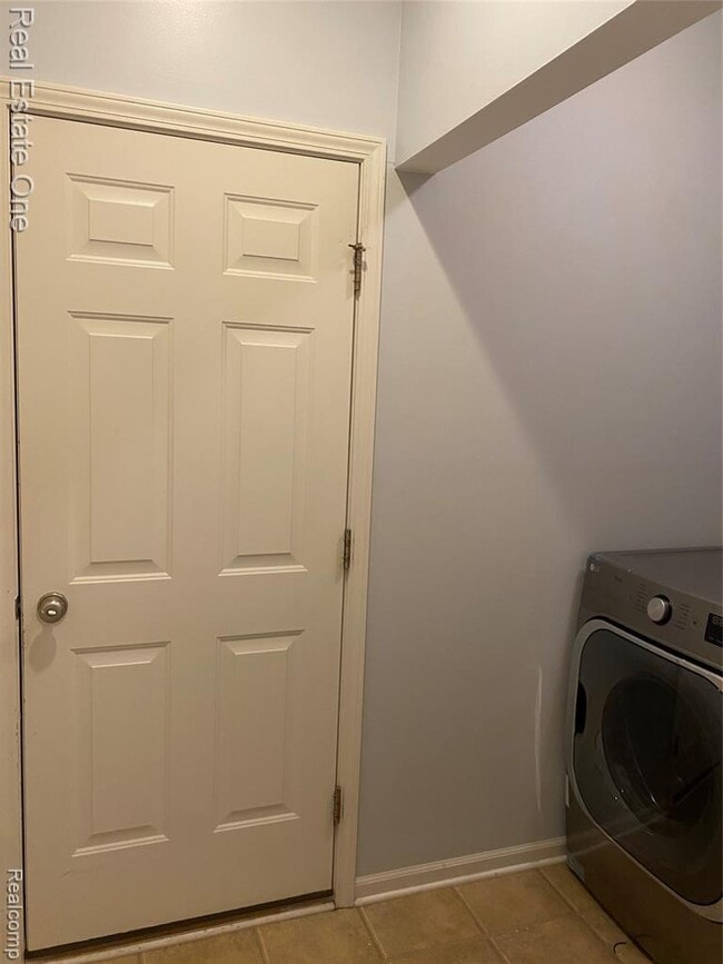 Building Photo - 39206 Silverthorne Bend