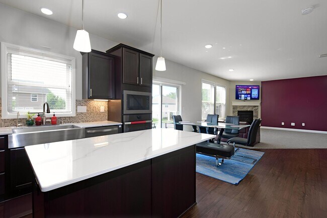Building Photo - 5729 Meridian Way NE