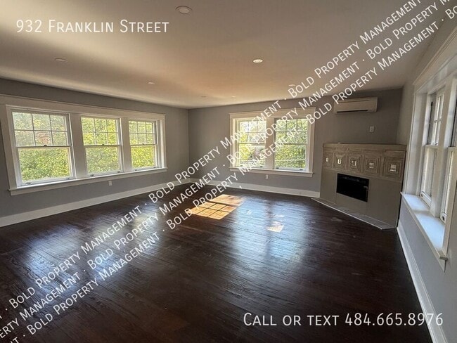 Building Photo - 932 Franklin St