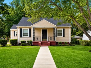 Building Photo - Charming 2 Bedroom Home Near Uptown Charlotte – Available May 15th