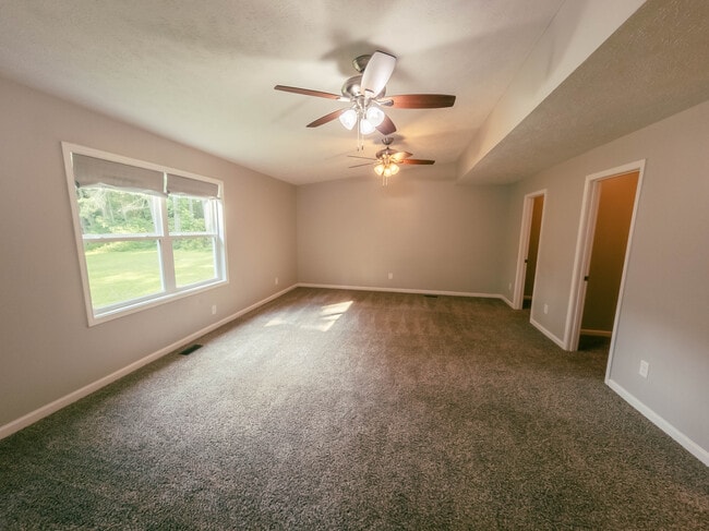 Building Photo - 200 Rowland Cir