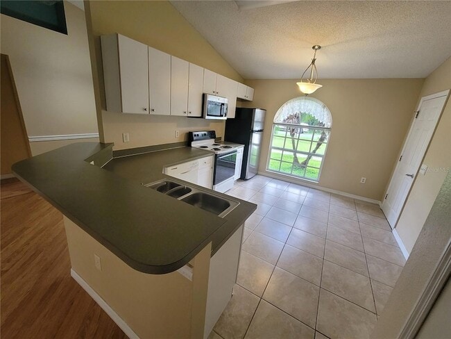 Building Photo - 723 Bobolink Ct
