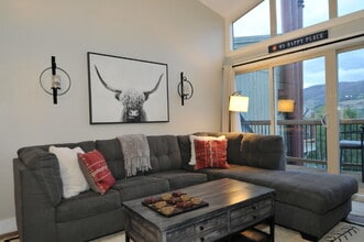 Building Photo - 3 bedroom condo in Wildernest available June 1st!