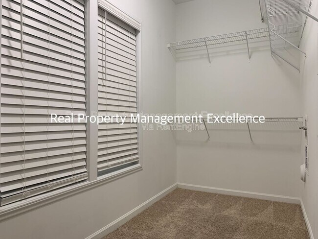 Building Photo - 110 Caribbean CT'