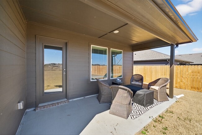 Building Photo - 405 S 85th St