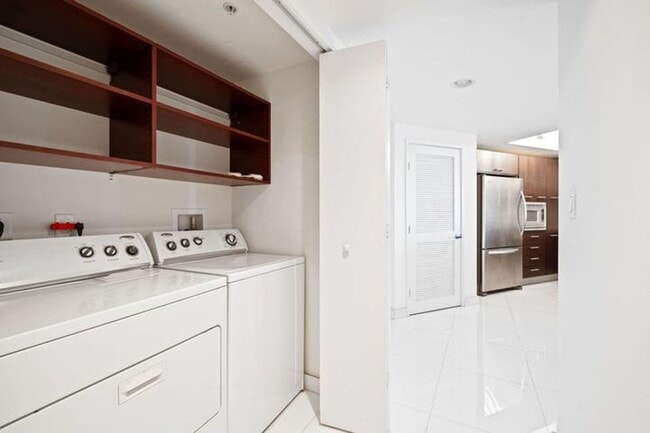 Building Photo - 200 Sunny Isles Blvd