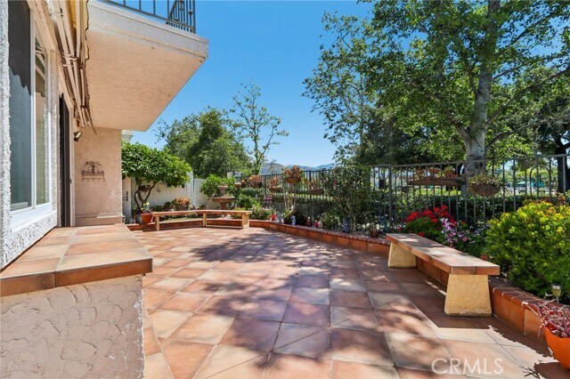 Building Photo - 10 Pantano