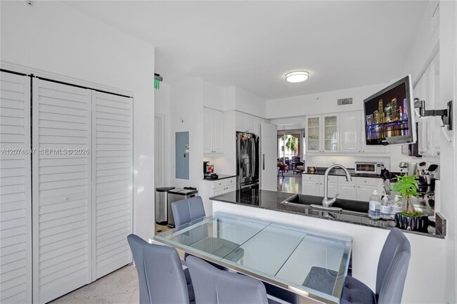 Building Photo - 737 Crandon Blvd