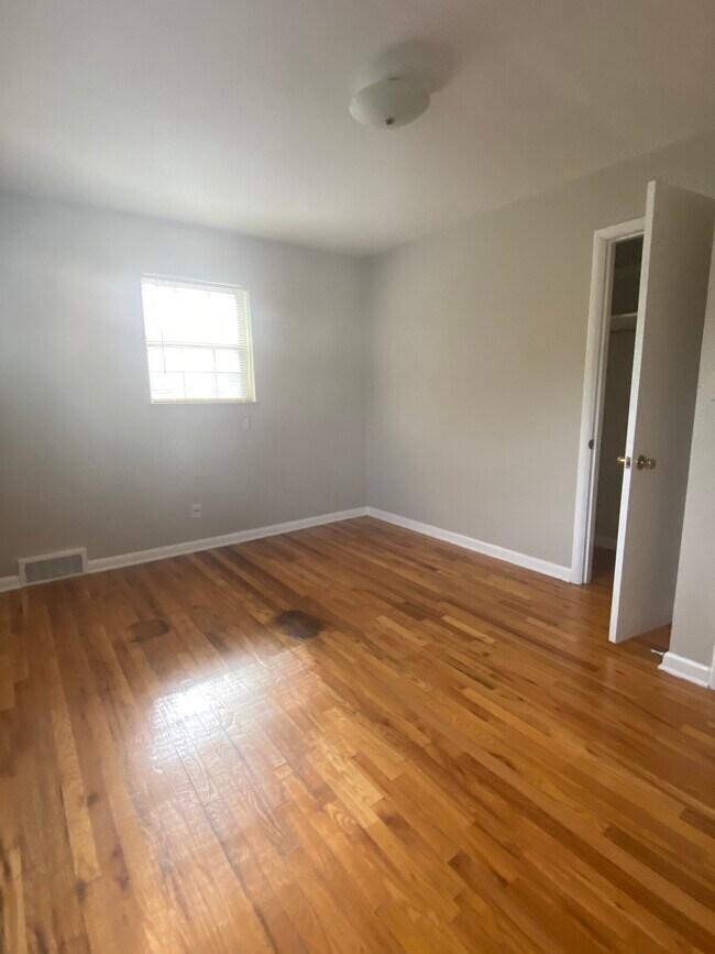 Building Photo - 2711 Riedling Dr