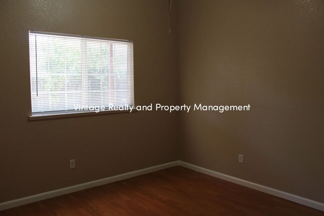 Building Photo - Just Back On The Renal Market Cozy 3 Bedro...