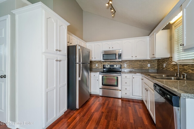 Building Photo - 10116 Greenfield Woods Cir