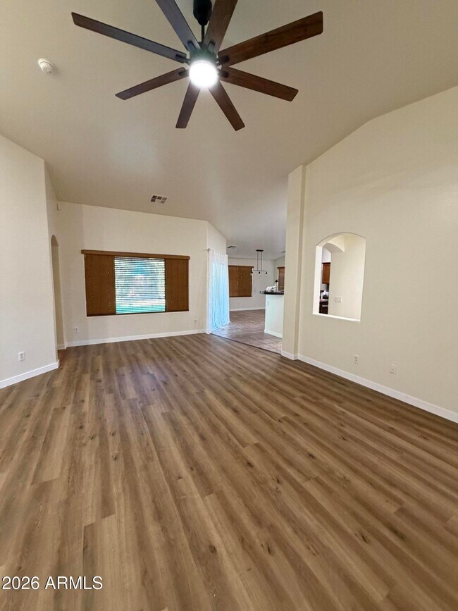 Building Photo - 46058 W Tulip Ln