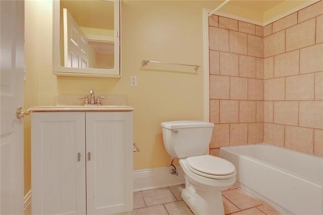 Building Photo - 521 Dumaine St