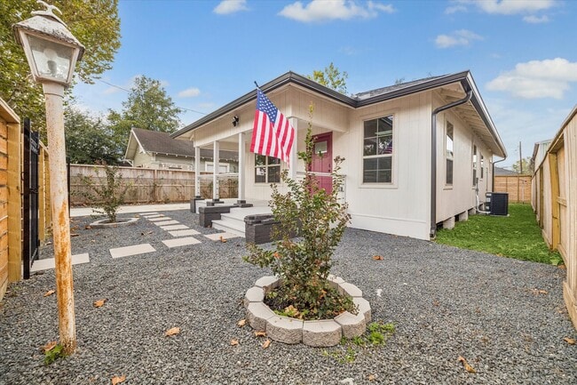 Building Photo - 437 N Everton St