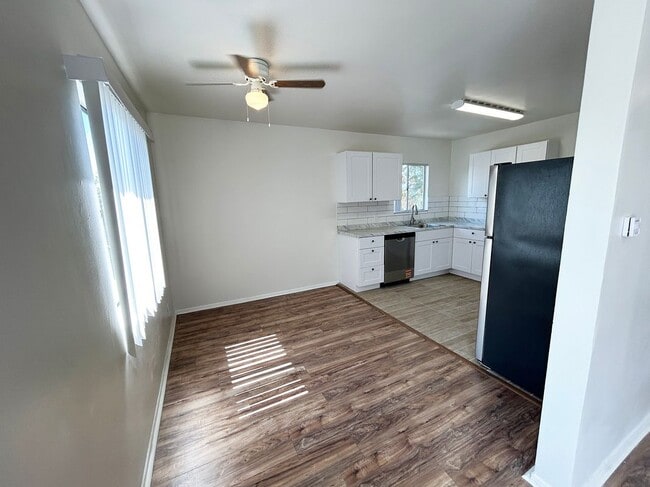 Building Photo - 10237 Commerce Ave