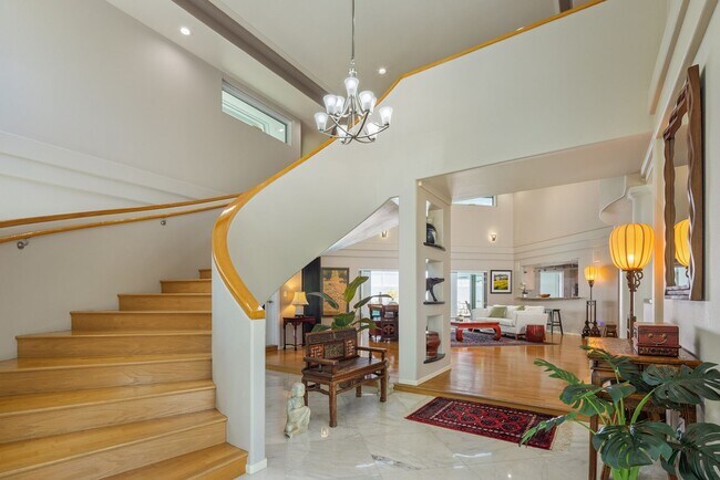 Building Photo - LUXURY RESORT 5/4.5/3+ HOME IN KAHALA, MUS...