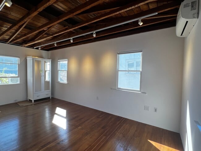 Building Photo - 1413 Abbot Kinney Blvd