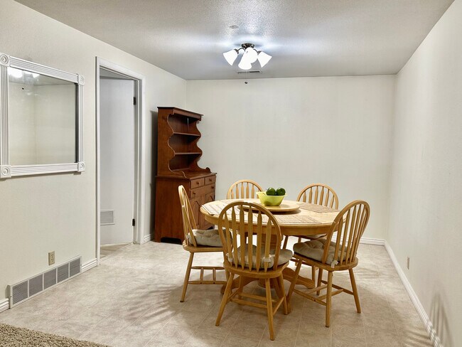 Dining Room - 685 Quail Valley Dr