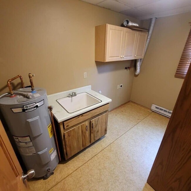 Building Photo - 2711 Jelinek Ave