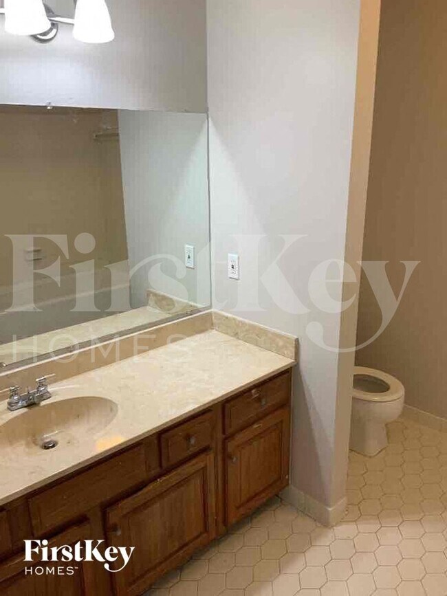 Building Photo - 1395 Oakengate Dr