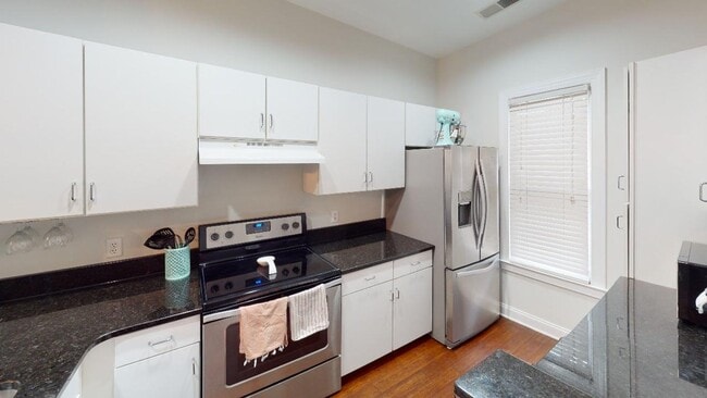 Building Photo - Dilworth Townhome For Rent