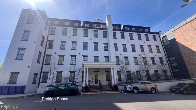 Building Photo - 515 N Washington St