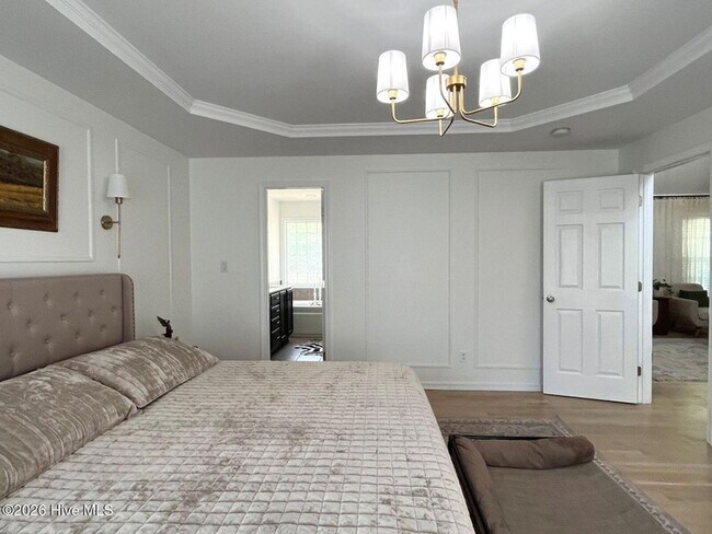 Building Photo - 561 Thorncliff Dr