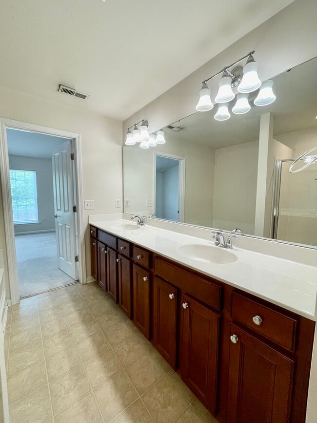 Building Photo - 1513 Corwith Dr