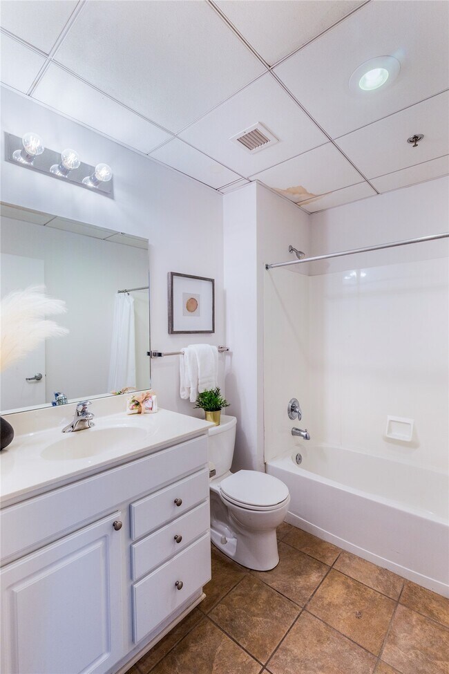 Building Photo - 1511 Locust St