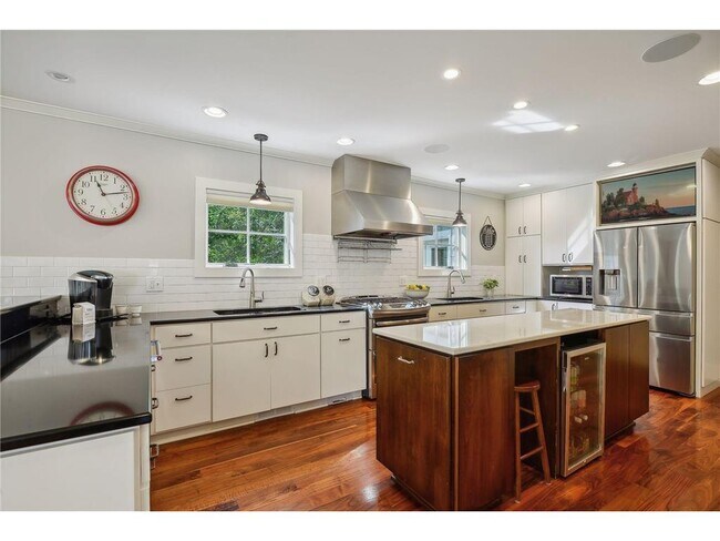 Building Photo - 4015 Wood End Dr