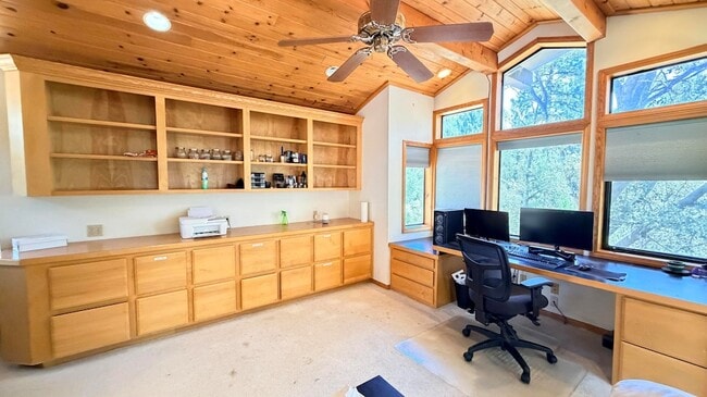 Building Photo - 54061 Linger Ln