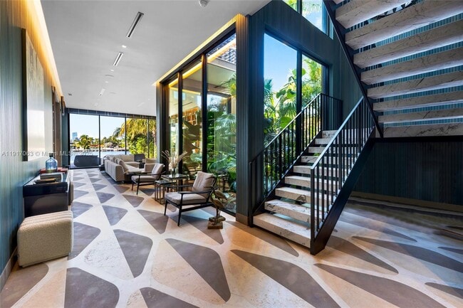 Building Photo - 200 W Rivo Alto Dr