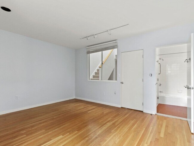 Building Photo - 336 Harvard St