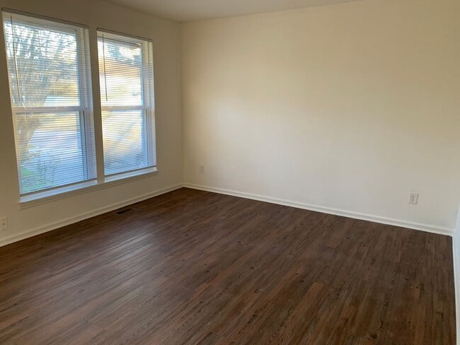 Building Photo - 3 bedroom & office -2 baths -2 car carport - washer/dryer hook ups - Den and formal living room- ...