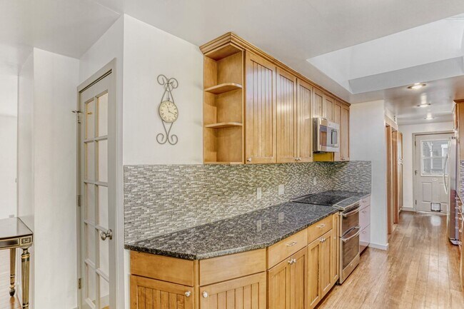 Building Photo - 4Bd/2Ba Bellevue House