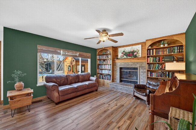 Building Photo - Available Immediately! Beautiful home in the Fairfax and Briargate neighborhood!