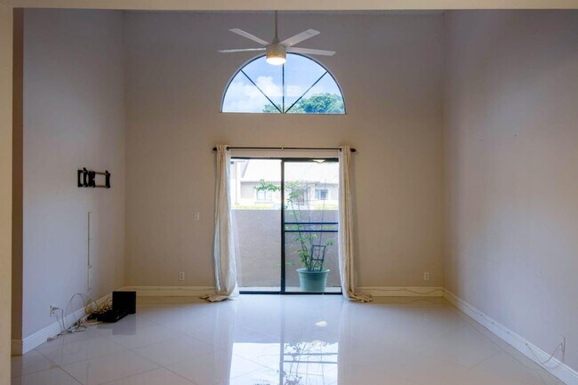 Building Photo - 2358 NW 37th Ave