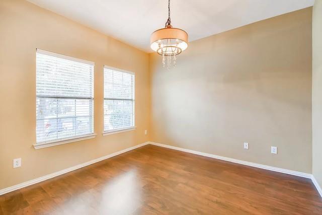 Building Photo - 1400 Chestnut Dr