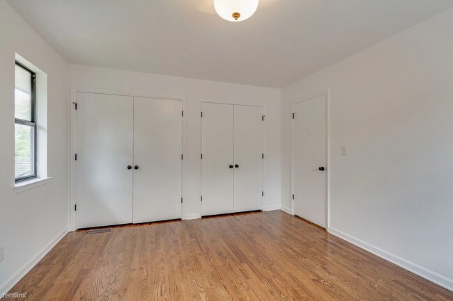Building Photo - 2 br, 1.5 bath Townhome - 617A Moore Avenue