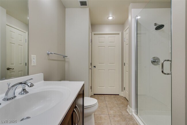 Building Photo - 150 S Las Vegas Blvd