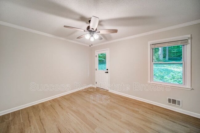 Building Photo - 4734 N Springs Rd NW