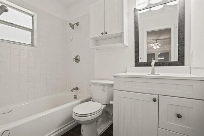 Building Photo - 1011 S Moody Ave