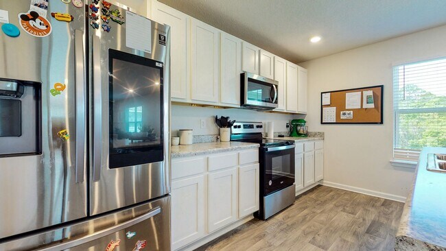Building Photo - Hammock Bay! 4 bed 2.5 bath home located i...