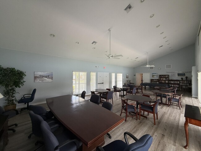 Building Photo - 225 N Lakeshore Dr