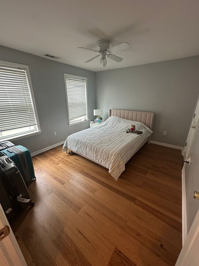 Building Photo - 2BD/2.5BA Home Located in Harbor Town!