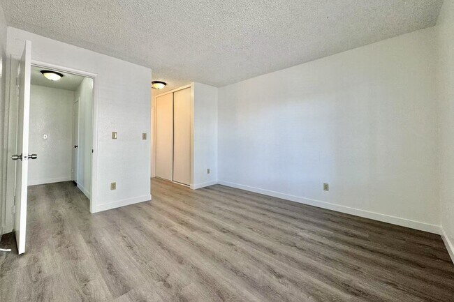 Building Photo - 4724 Nara Vista Way